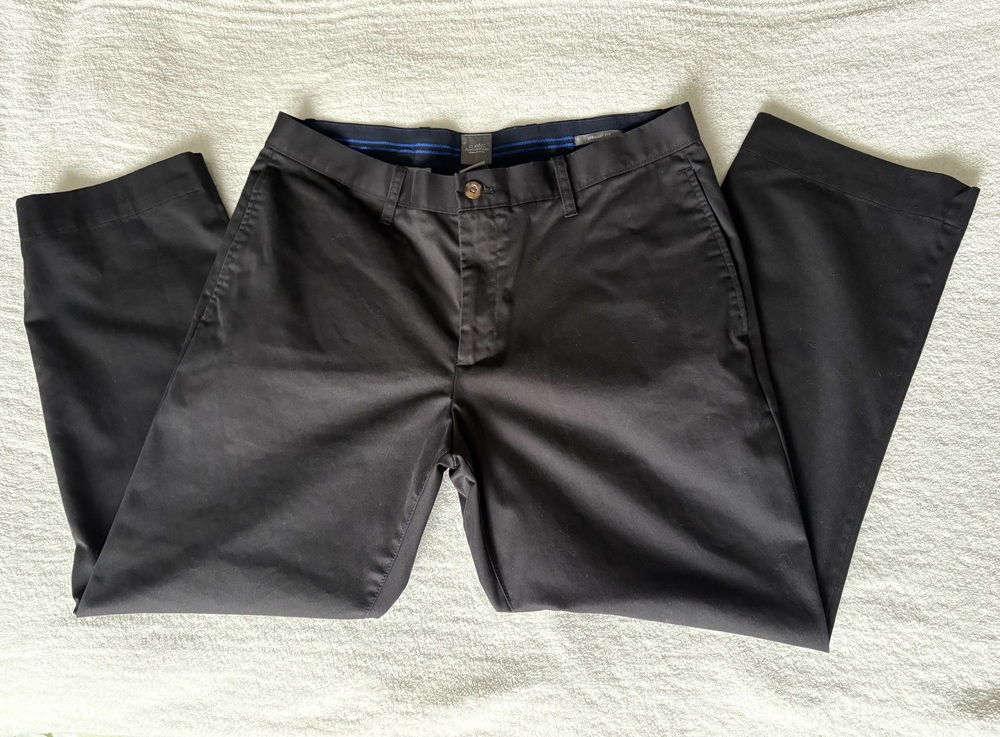 GAP khakis classic straight fit men’s 36x28